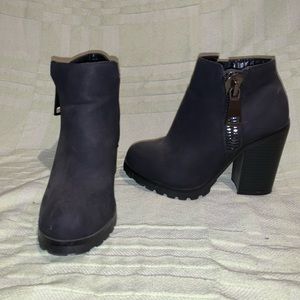 ANKLE BOOTIES